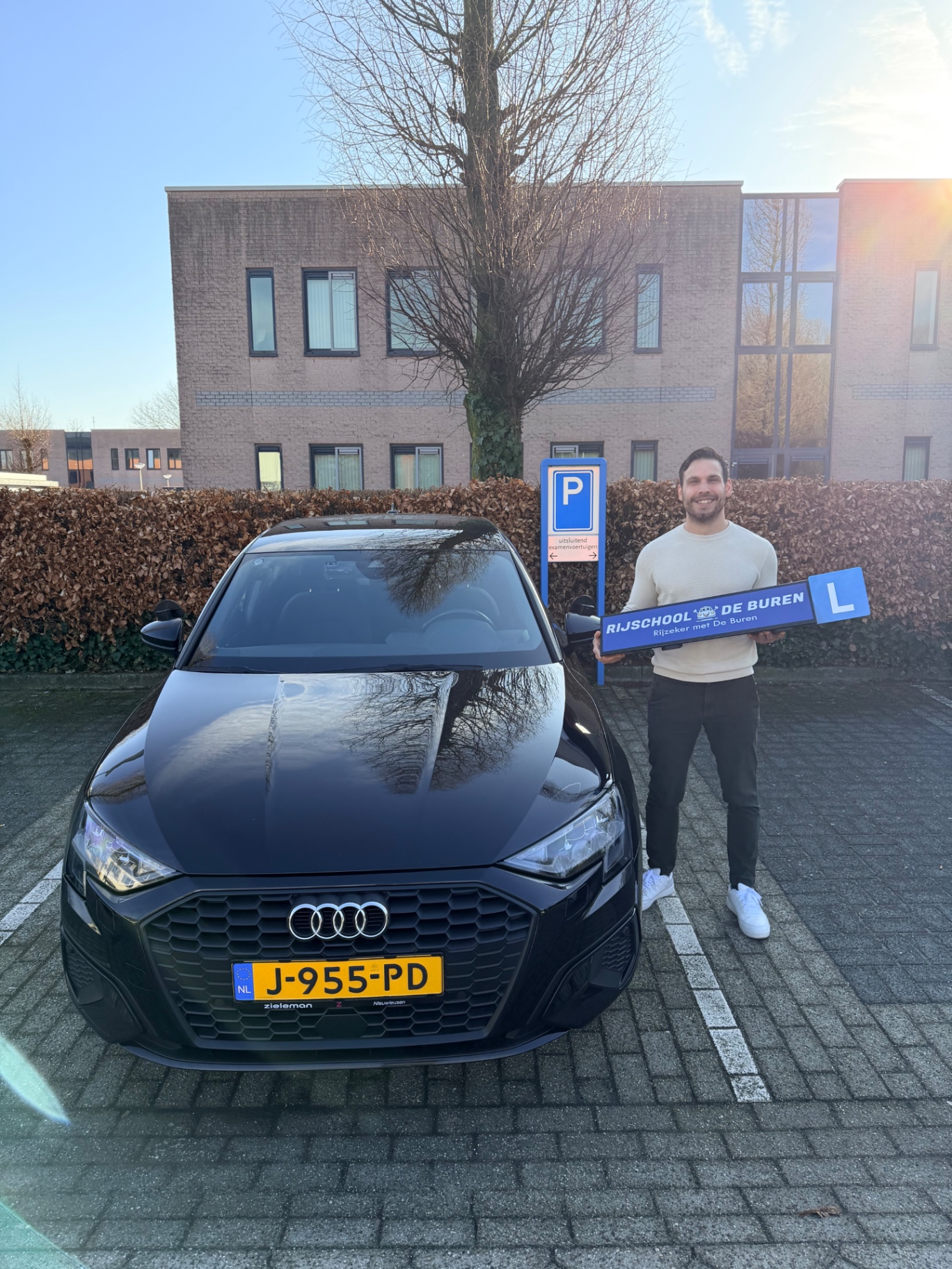 Geslaagde leerling van Rijschool De Buren — Geslaagd in Amersfoort
