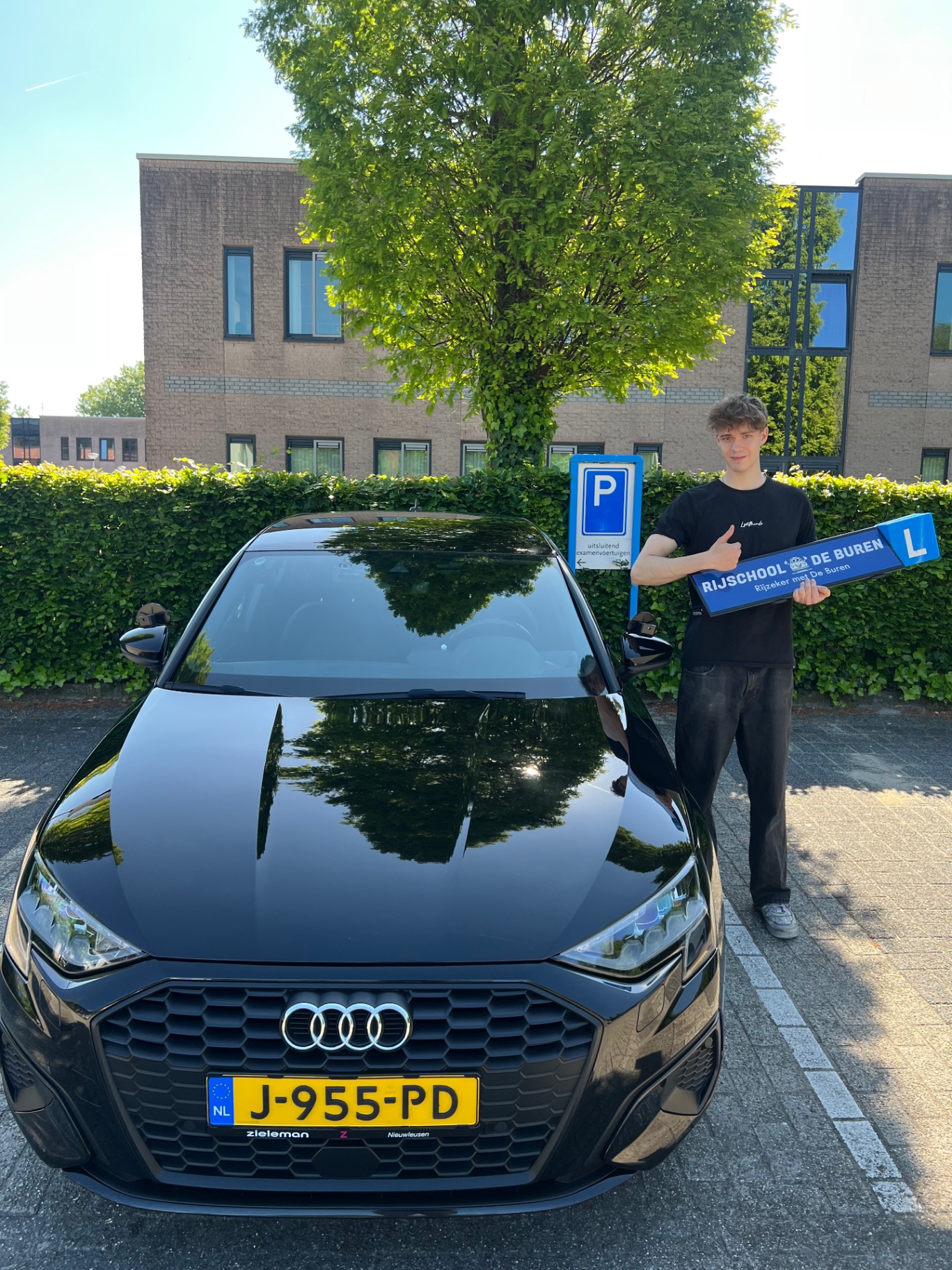 Geslaagde leerling van Rijschool De Buren — Geslaagd in Amersfoort