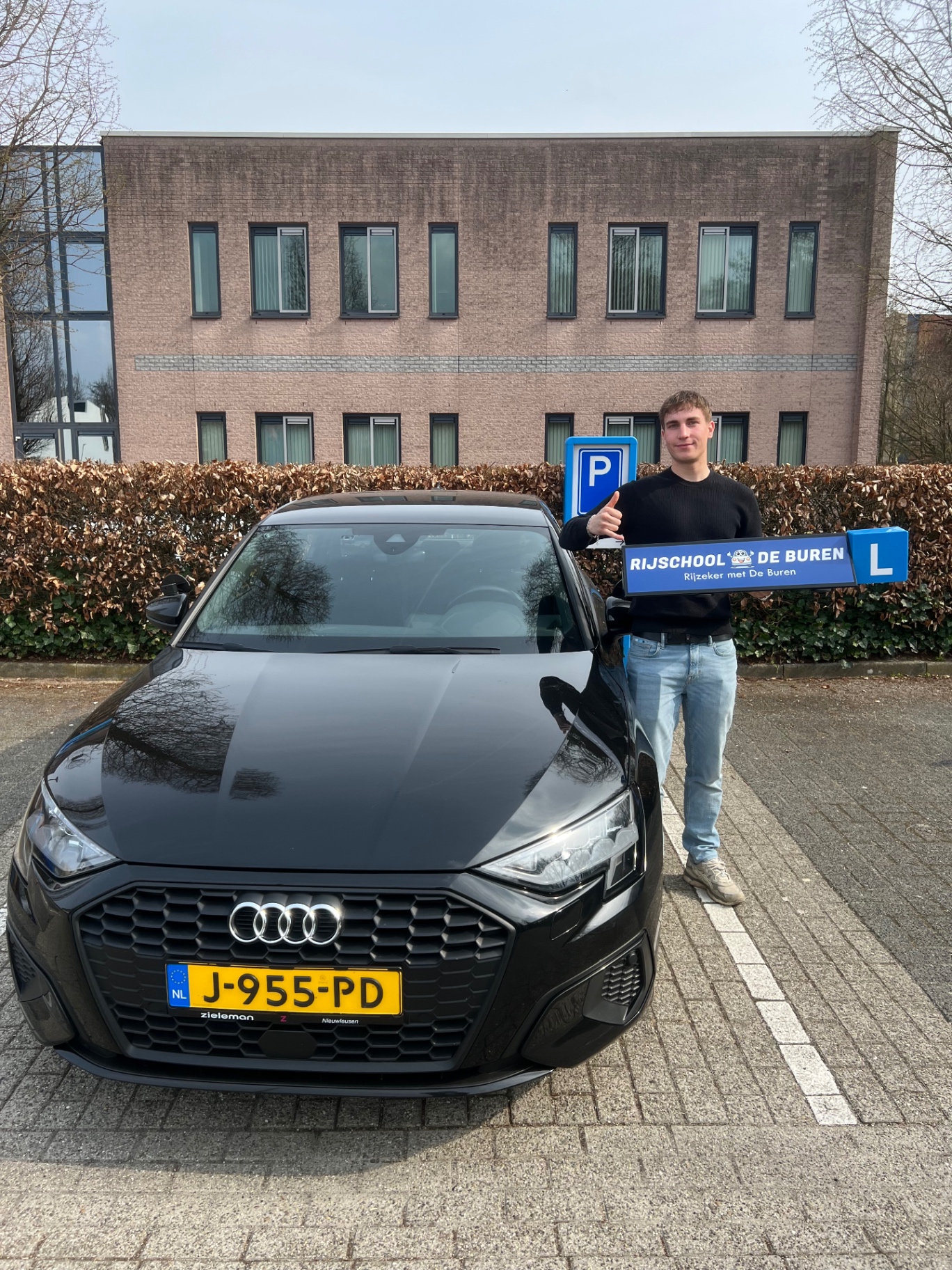 Geslaagde leerling van Rijschool De Buren — Geslaagd in Amersfoort